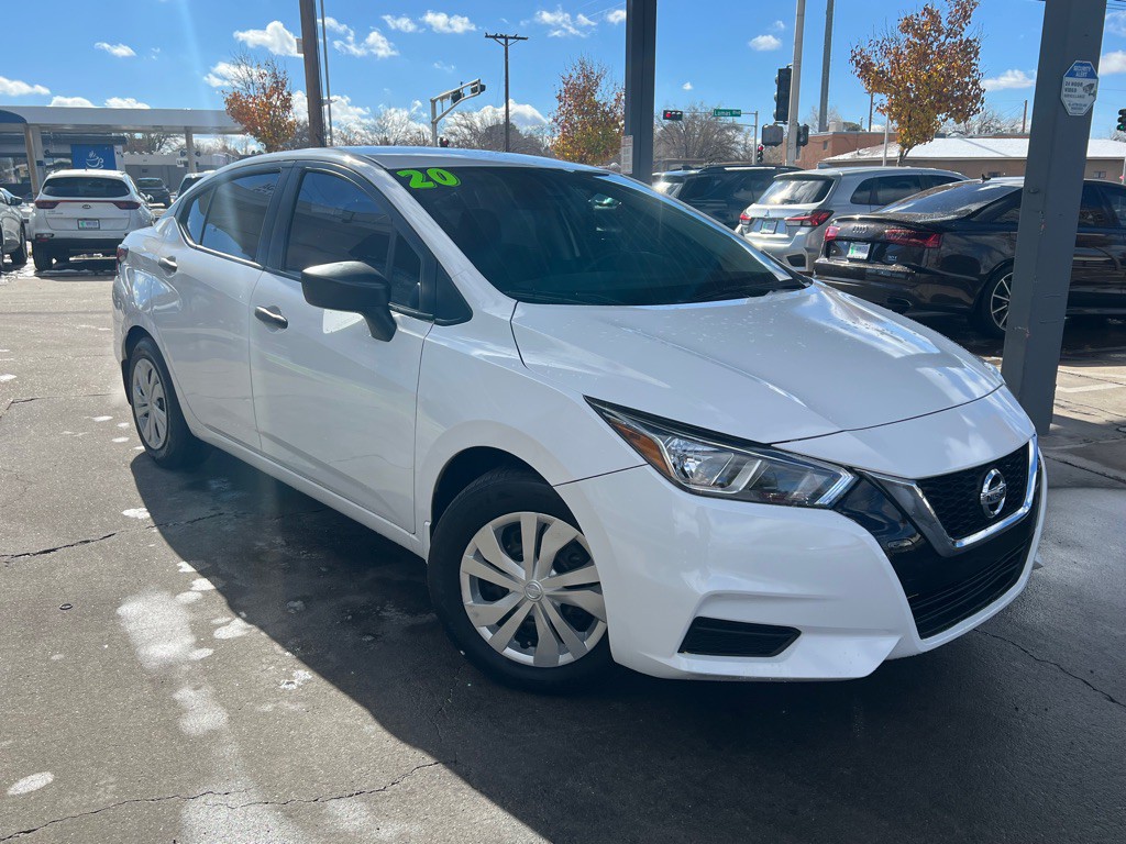 2020 Nissan Versa Image 3
