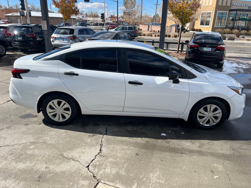 2020 Nissan Versa Image 4