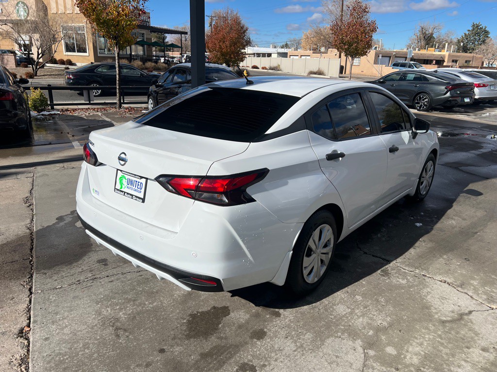 2020 Nissan Versa Image 5