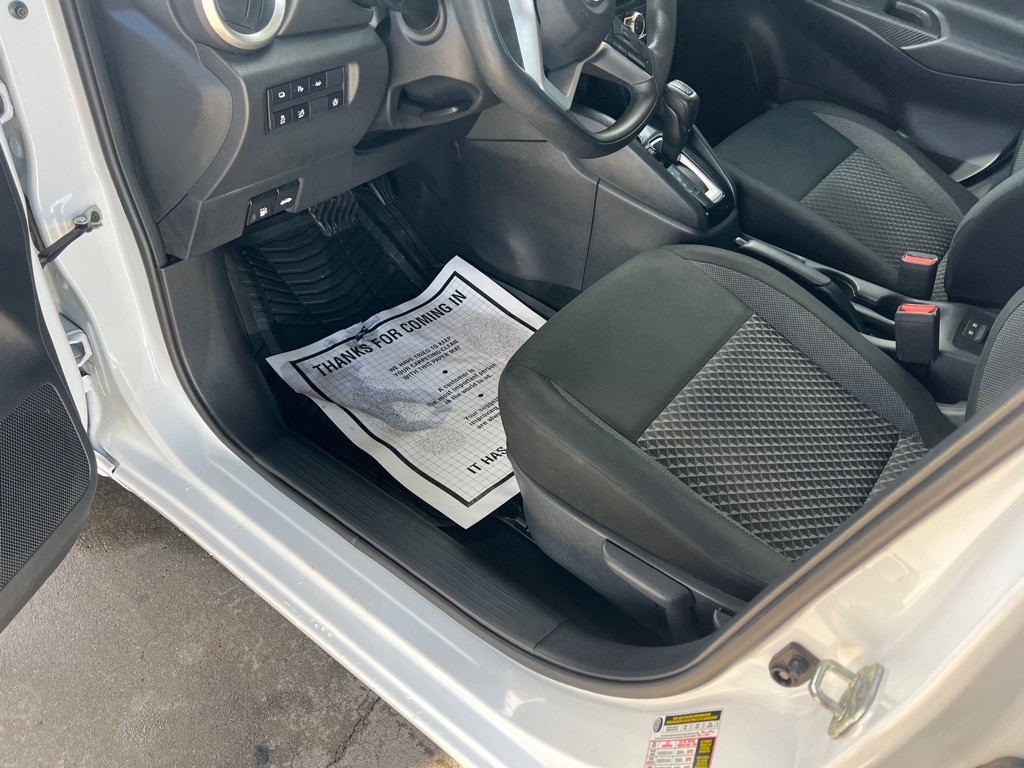 2020 Nissan Versa Image 11