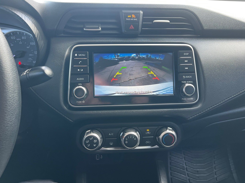 2020 Nissan Versa Image 15