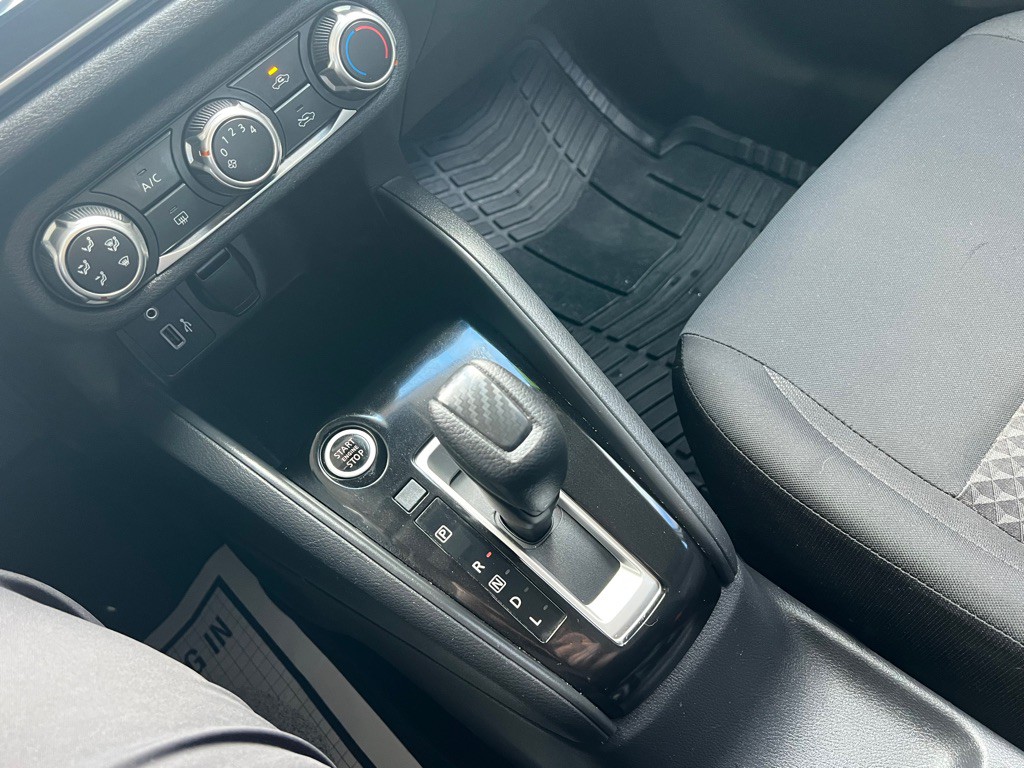 2020 Nissan Versa Image 16