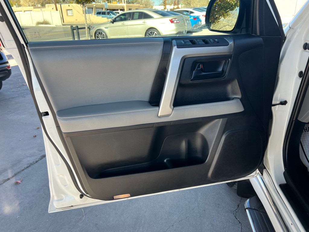 2013 Toyota 4Runner Image 10