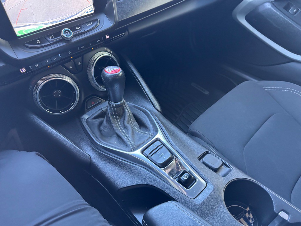 2018 Chevrolet Camaro Image 16