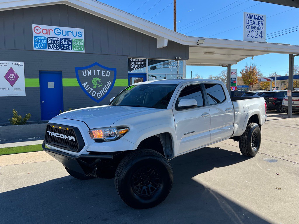 2018 Toyota Tacoma Image 1