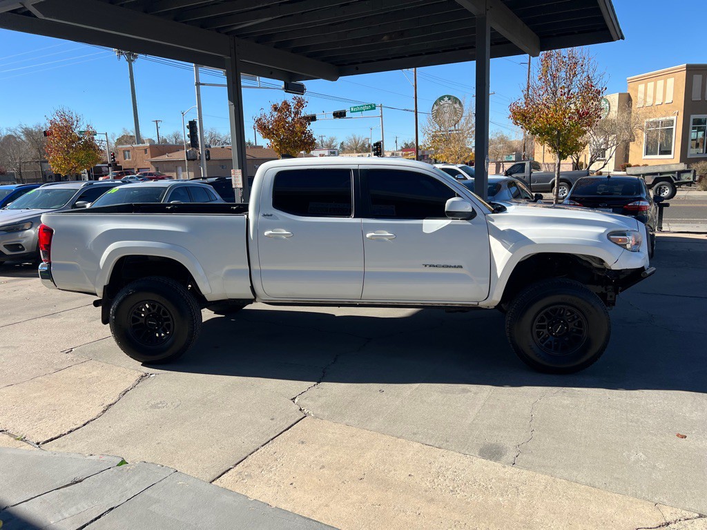 2018 Toyota Tacoma Image 4