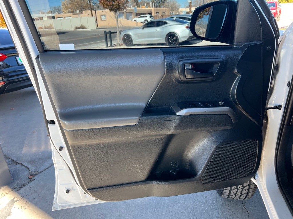 2018 Toyota Tacoma Image 10