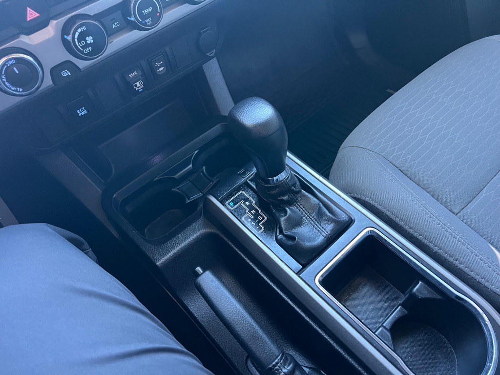 2018 Toyota Tacoma Image 16