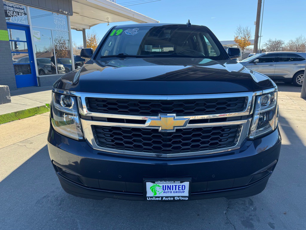 2019 Chevrolet Suburban Image 2