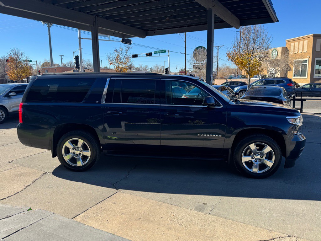 2019 Chevrolet Suburban Image 4