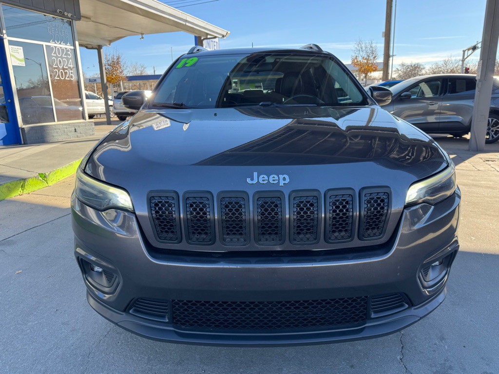 2019 Jeep Cherokee Image 2