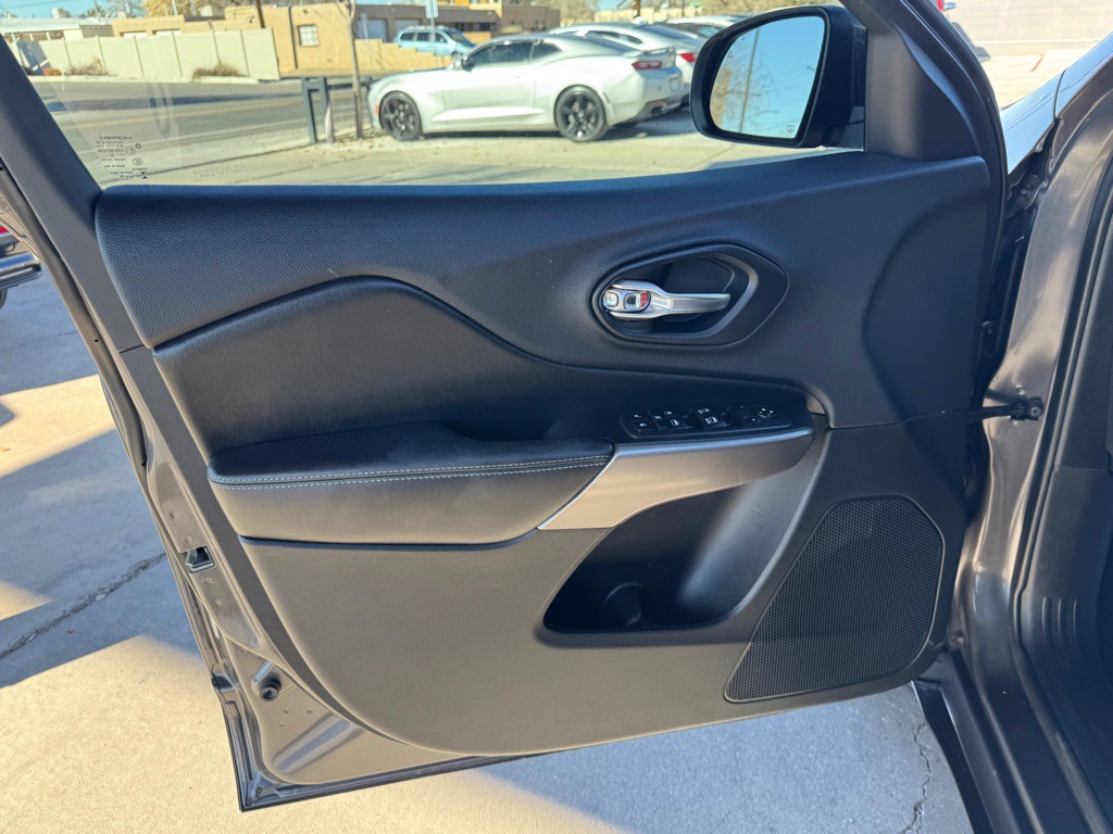 2019 Jeep Cherokee Image 10