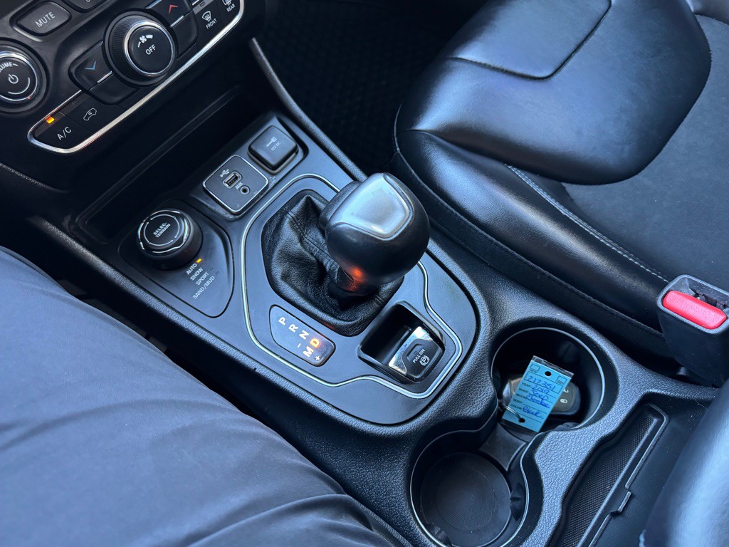 2019 Jeep Cherokee Image 17