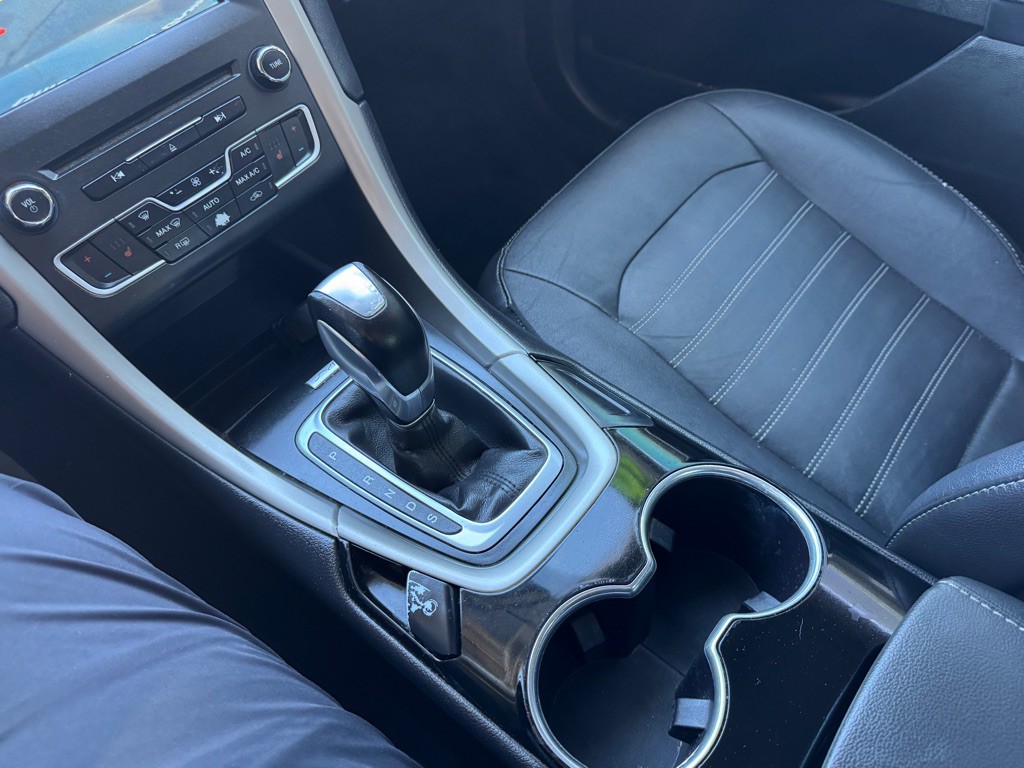 2016 Ford Fusion Image 16