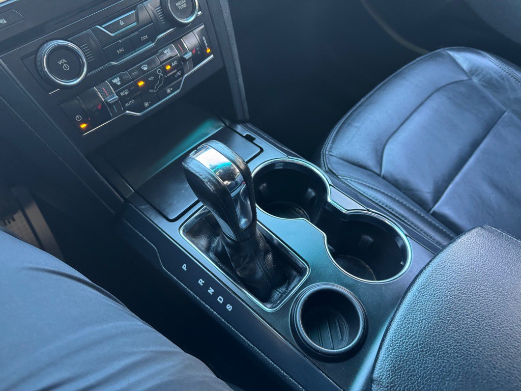 2016 Ford Explorer Image 17
