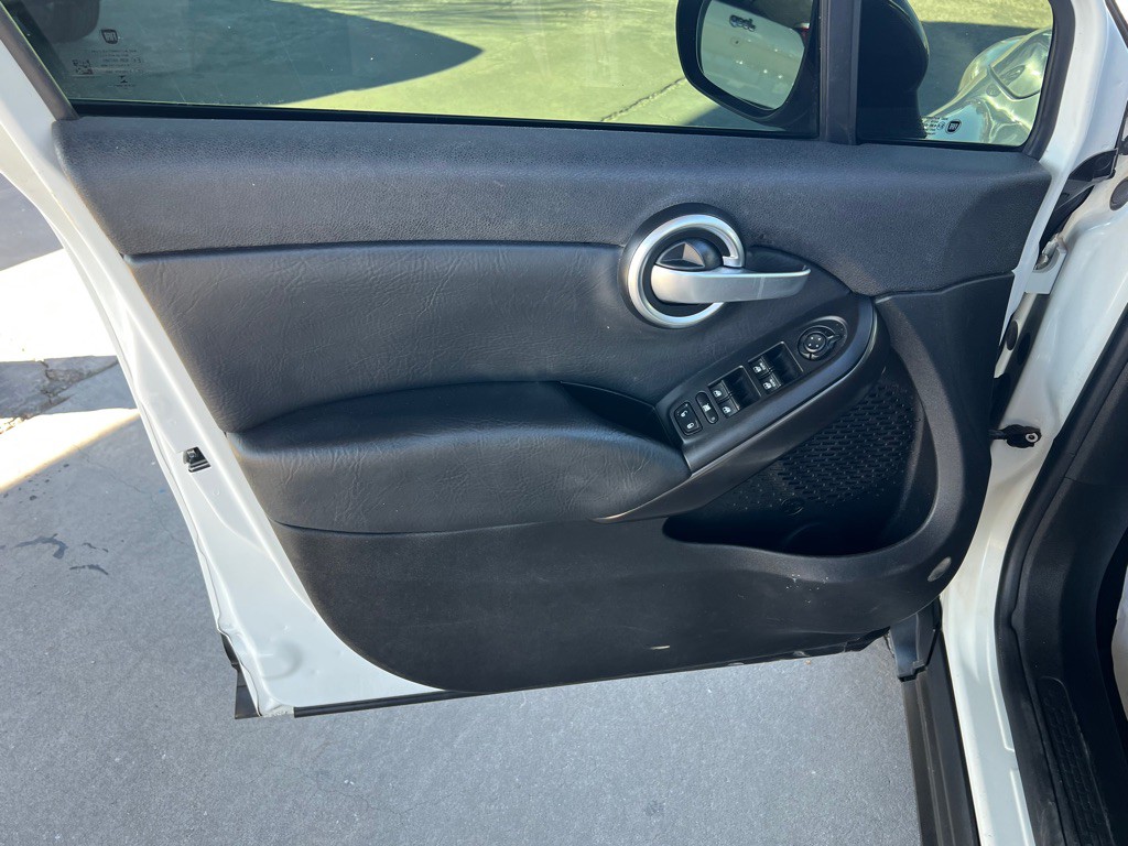 2017 FIAT 500 Image 10