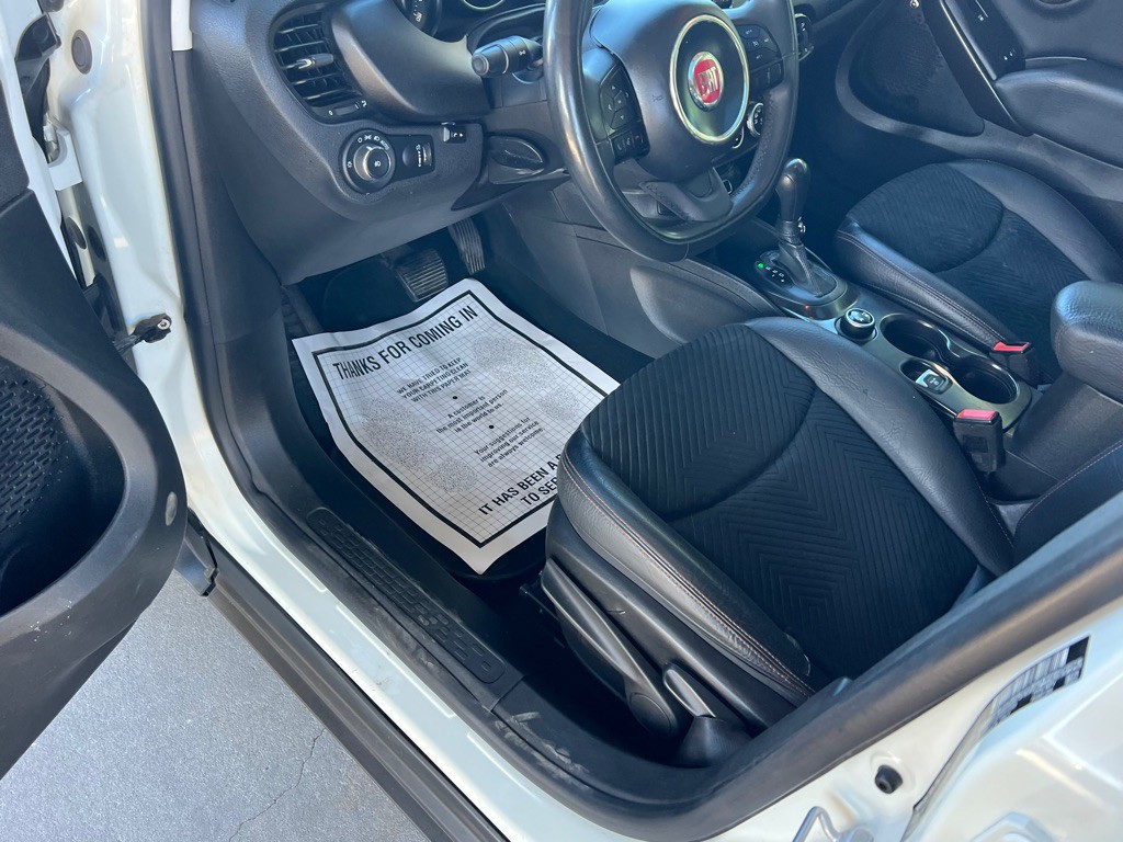 2017 FIAT 500 Image 11