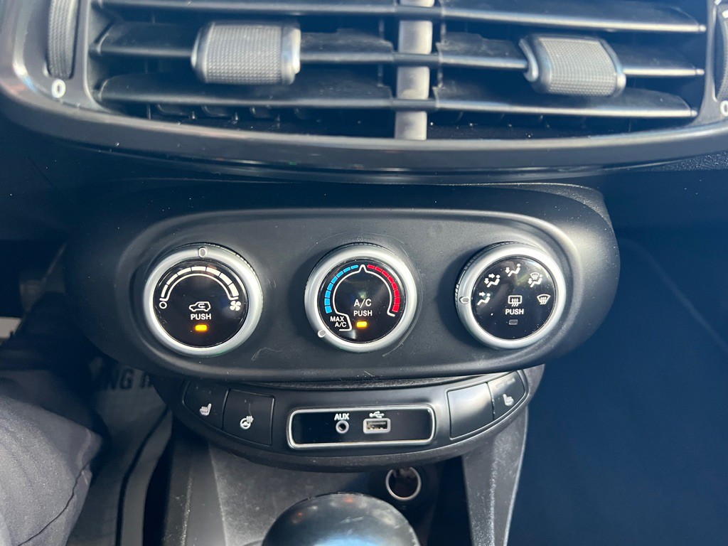 2017 FIAT 500 Image 16