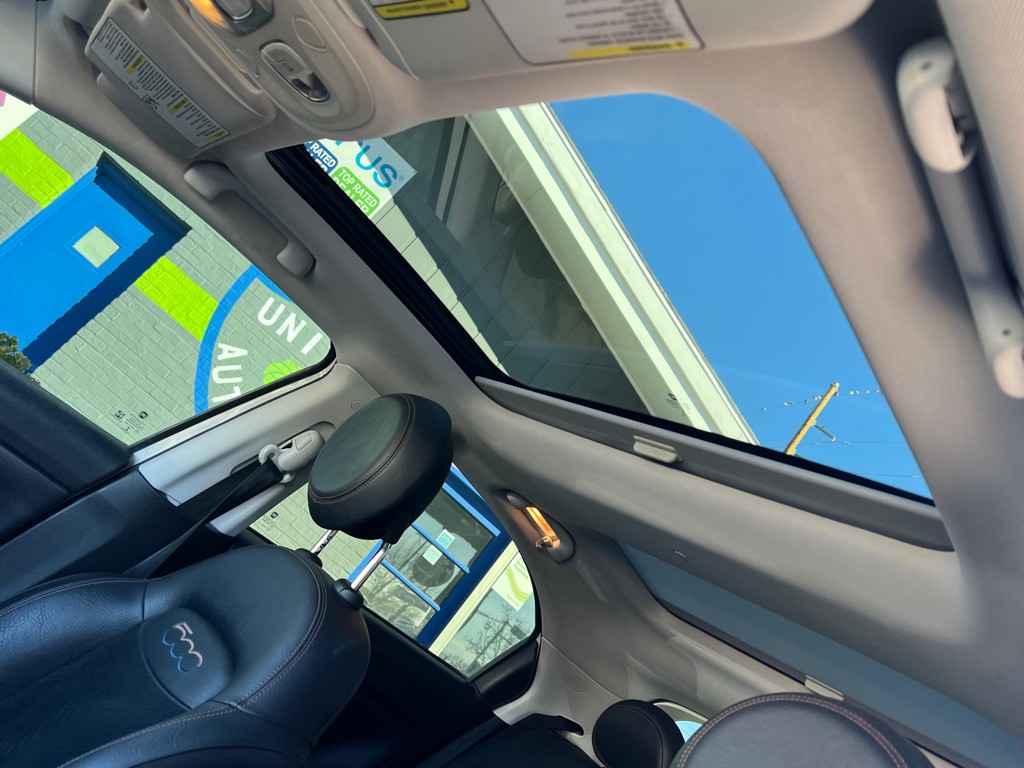 2017 FIAT 500 Image 20