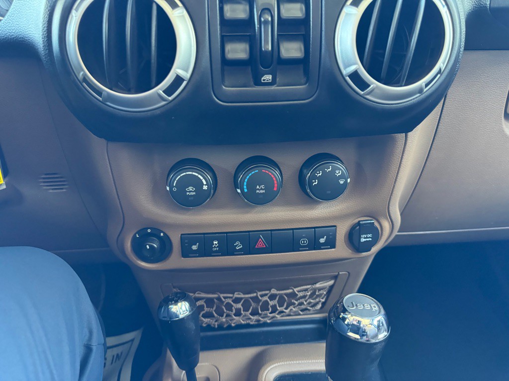 2011 Jeep Wrangler Unlimited Image 16