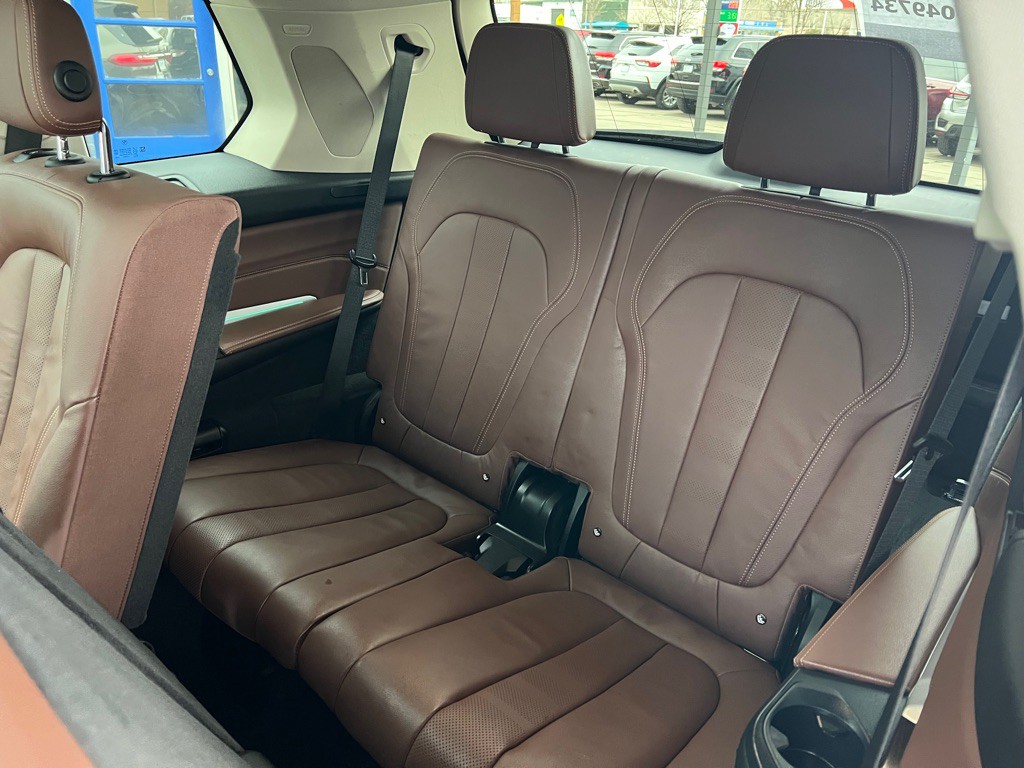 2020 BMW X7 Image 14