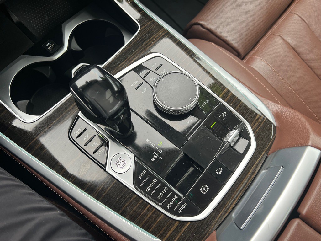 2020 BMW X7 Image 19