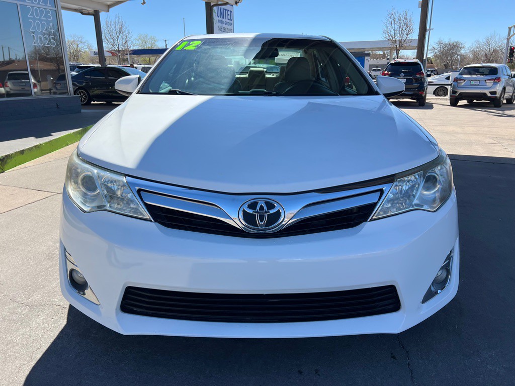 2012 Toyota Camry Image 2