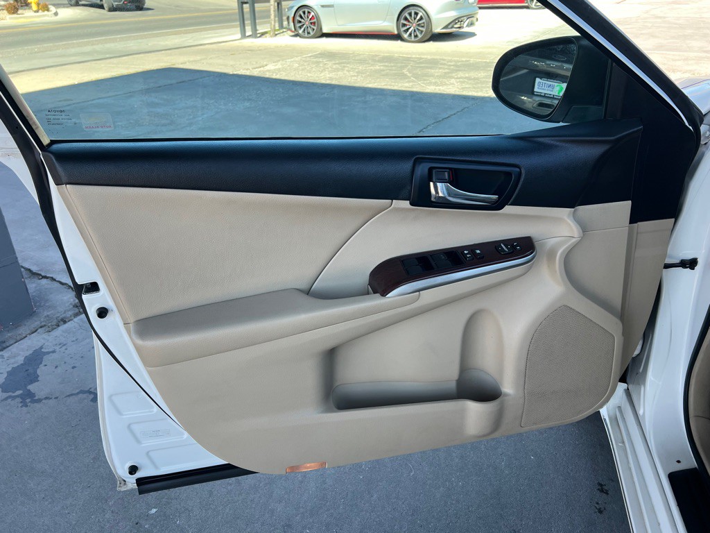 2012 Toyota Camry Image 10