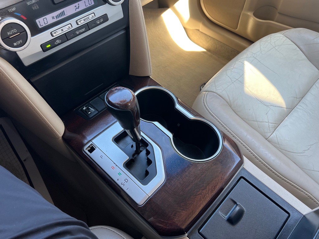 2012 Toyota Camry Image 16