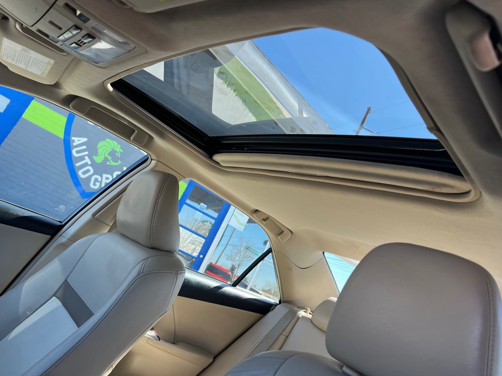 2012 Toyota Camry Image 19