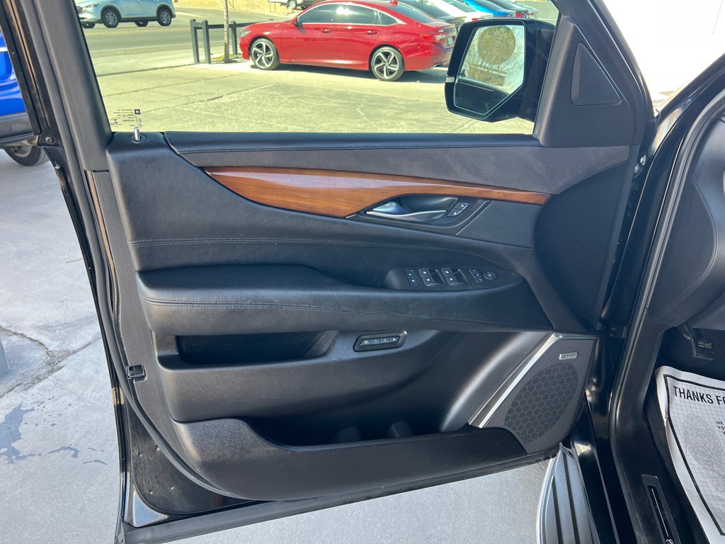 2016 Cadillac Escalade Image 10