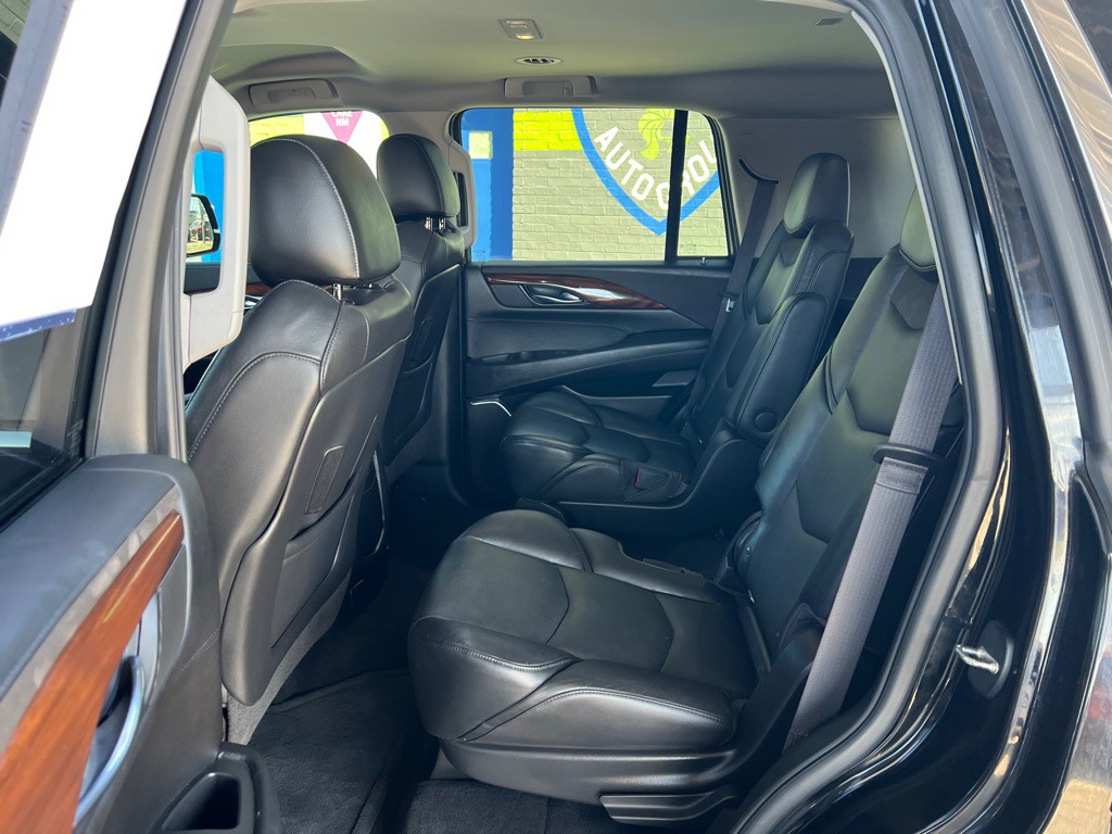 2016 Cadillac Escalade Image 13