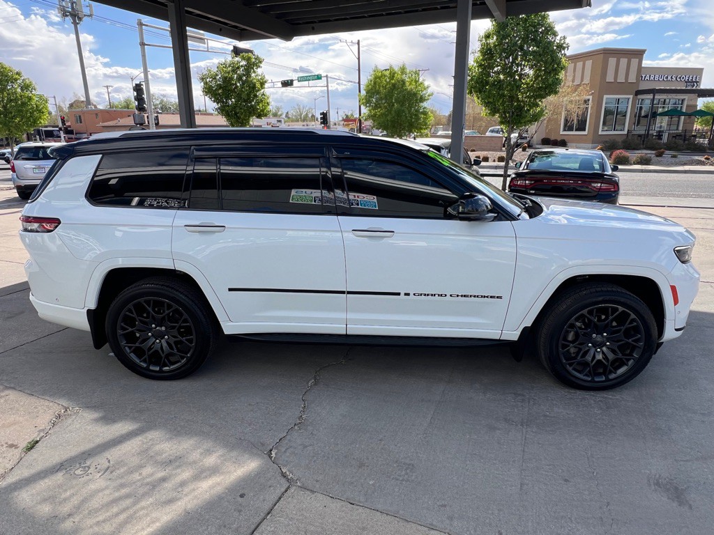 2023 Jeep Grand Cherokee Image 4