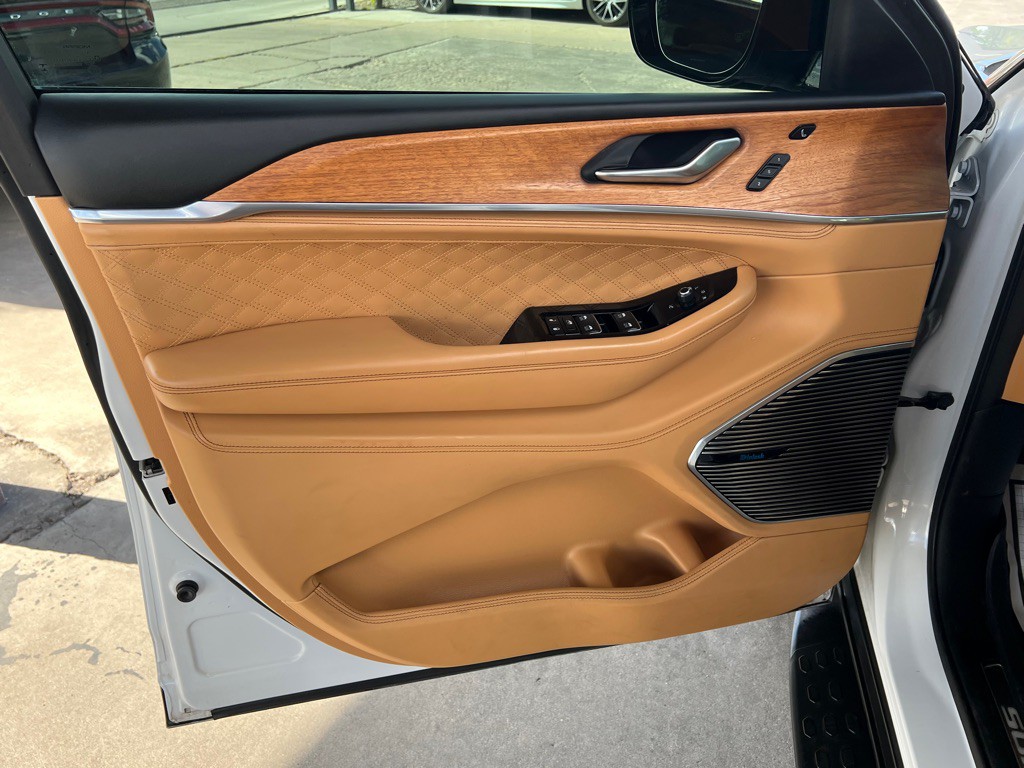 2023 Jeep Grand Cherokee Image 10
