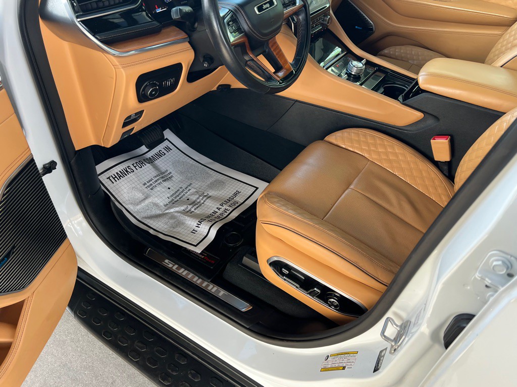 2023 Jeep Grand Cherokee Image 11
