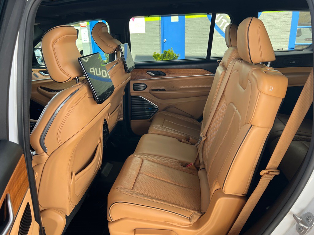 2023 Jeep Grand Cherokee Image 13
