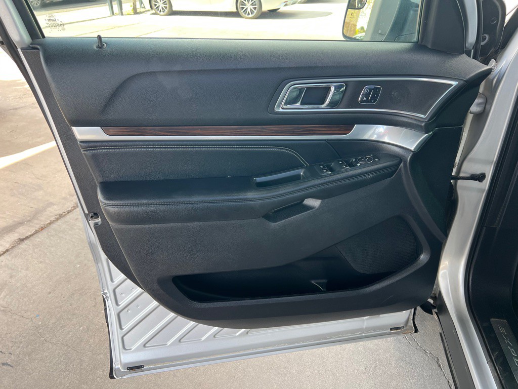 2017 Ford Explorer Image 10