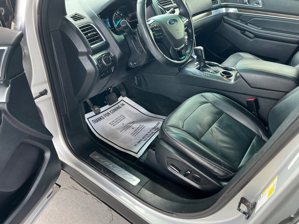 2017 Ford Explorer Image 11