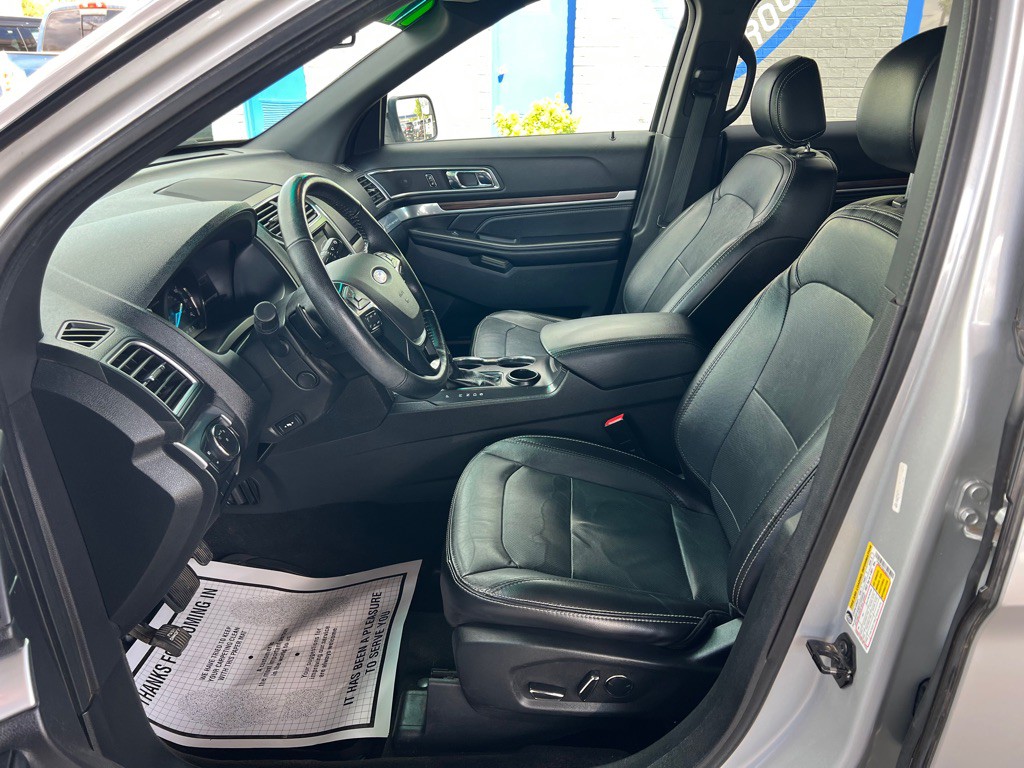 2017 Ford Explorer Image 12