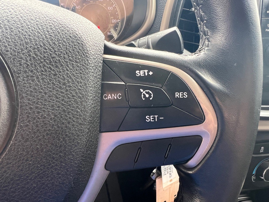 2015 Jeep Cherokee Image 18