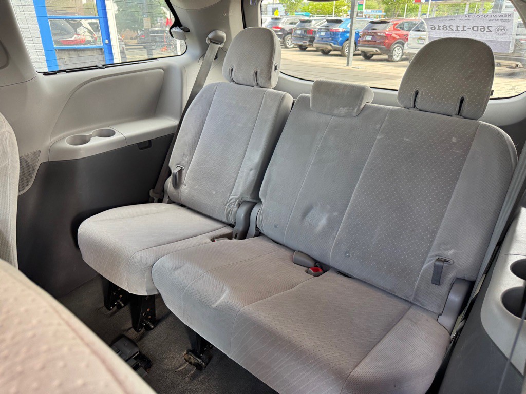 2017 Toyota Sienna Image 14