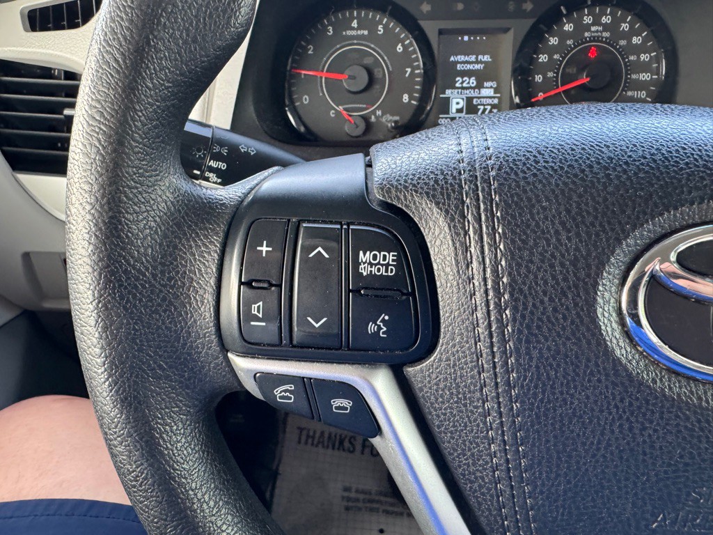 2017 Toyota Sienna Image 18