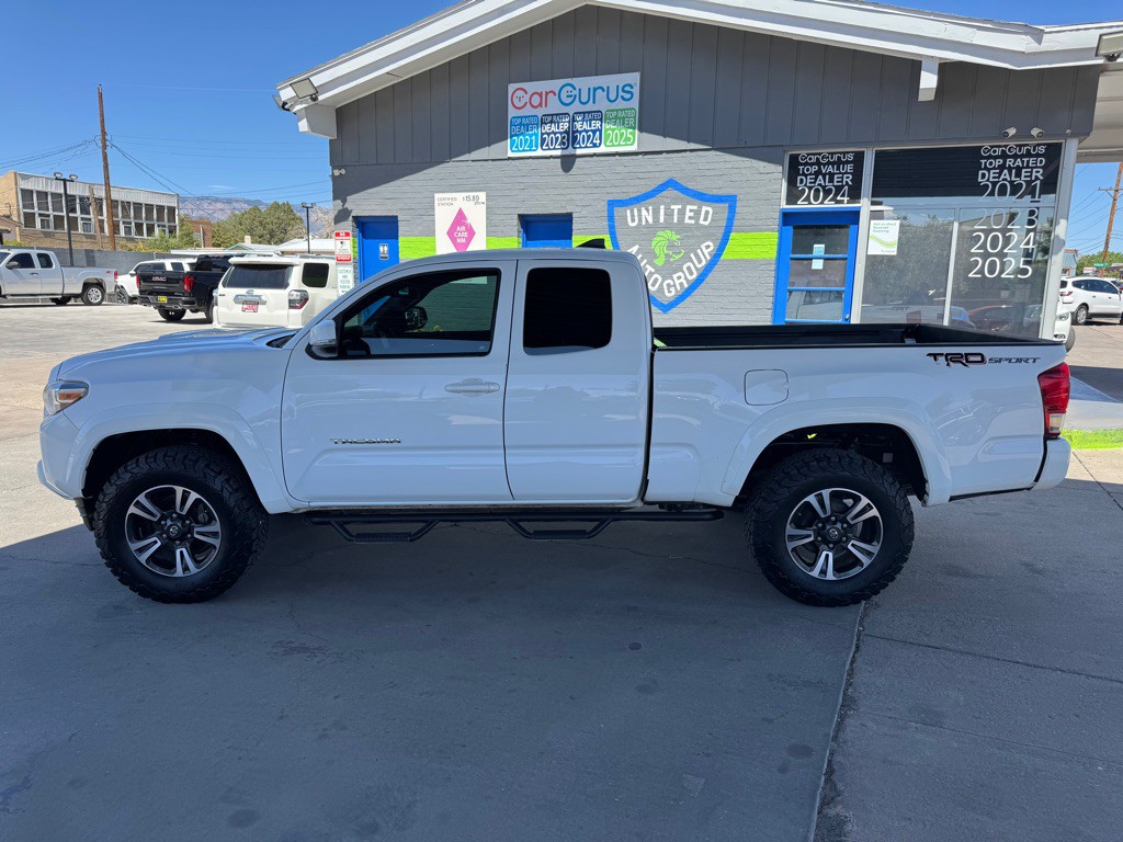 2016 Toyota Tacoma Image 8