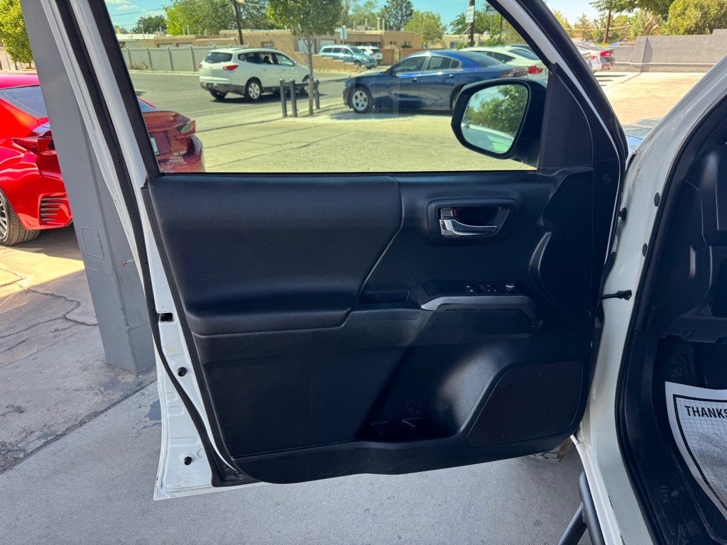 2016 Toyota Tacoma Image 10