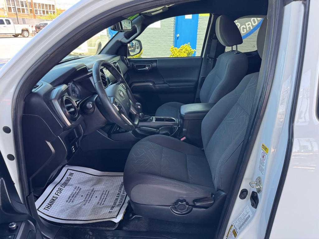 2016 Toyota Tacoma Image 12
