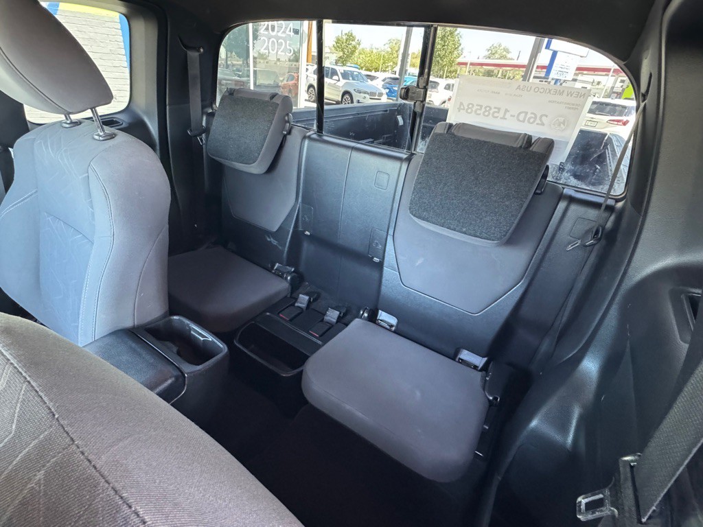 2016 Toyota Tacoma Image 13