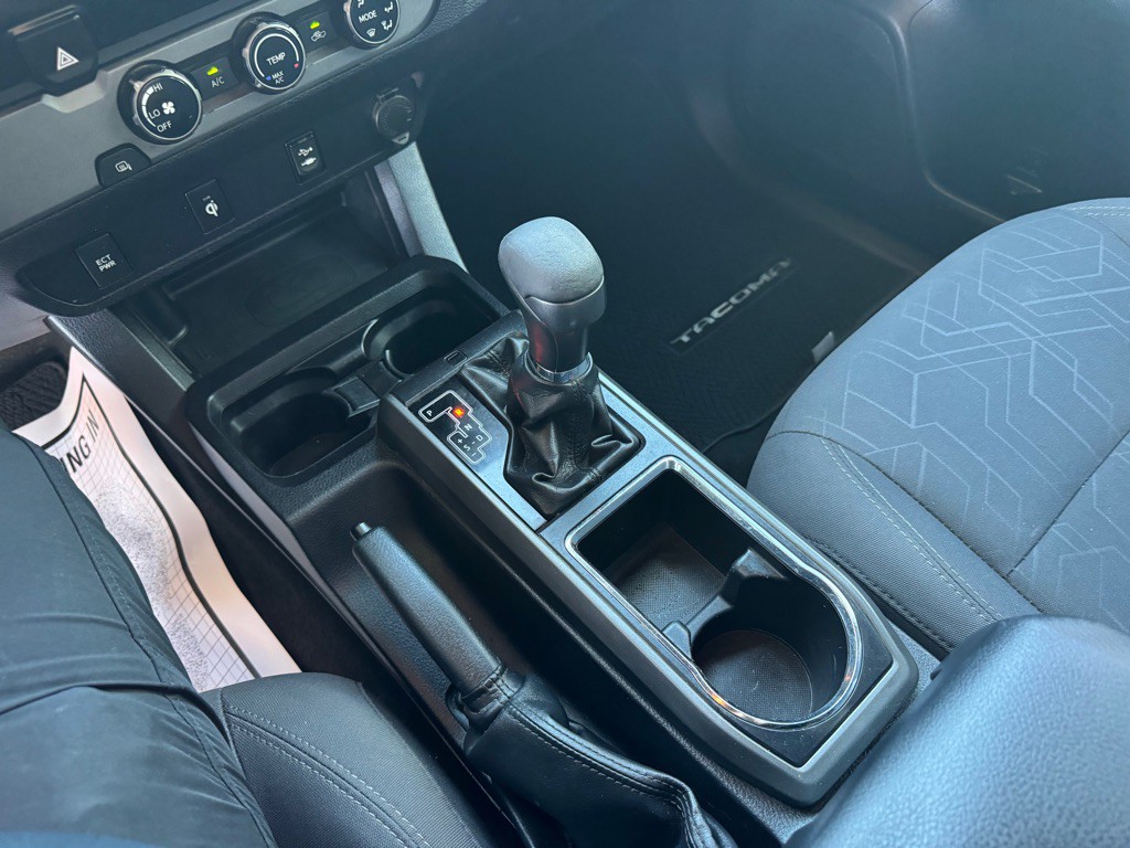 2016 Toyota Tacoma Image 16
