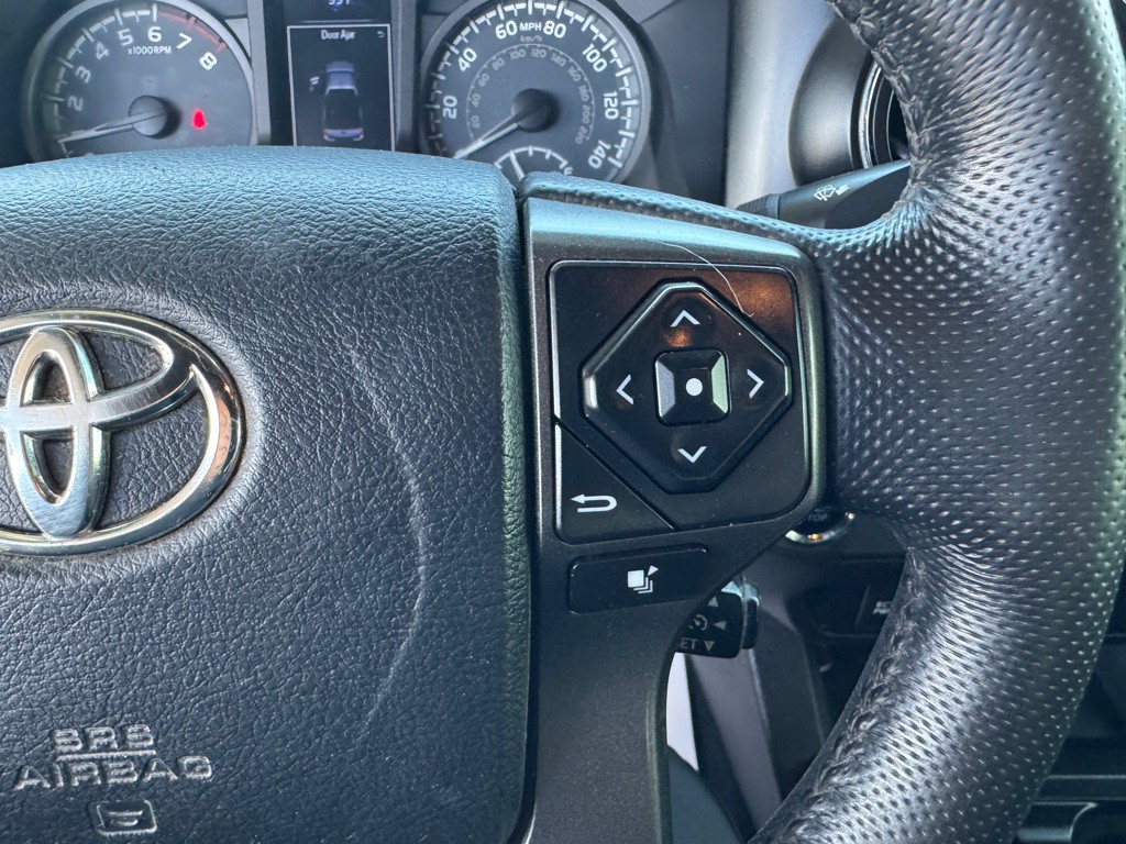2016 Toyota Tacoma Image 18