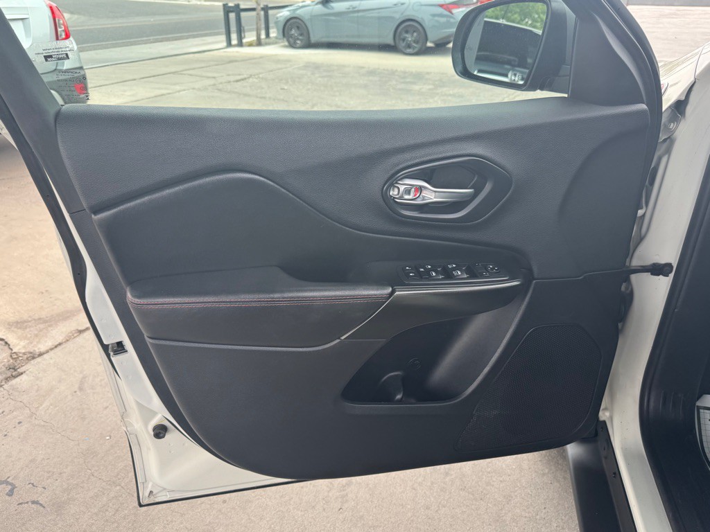2019 Jeep Cherokee Image 10
