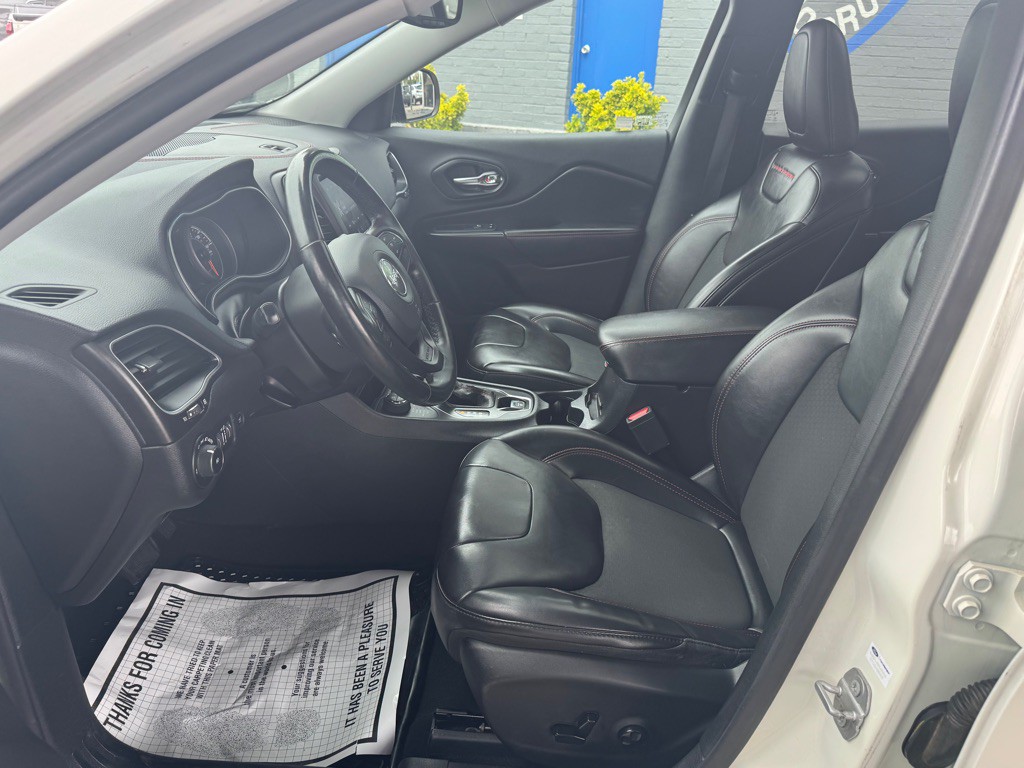 2019 Jeep Cherokee Image 12